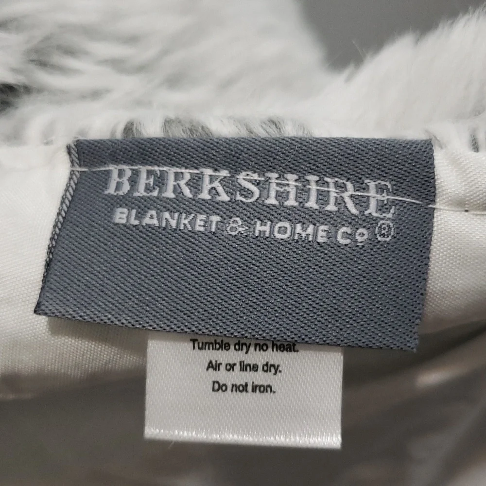 Berkshire blanket nwt